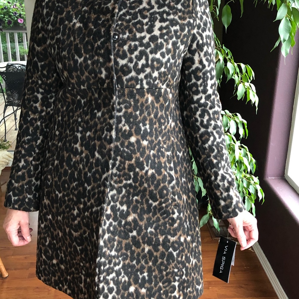 Coat - Picture 6 of 6